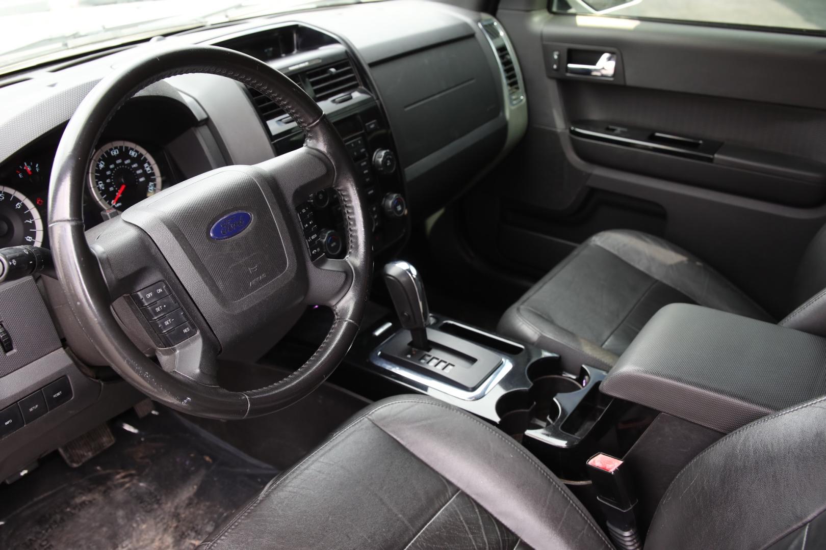 2012 SILVER FORD ESCAPE Limited FWD (1FMCU0EG2CK) with an 3.0L V6 DOHC 24V engine, 6-SPEED AUTOMATIC transmission, located at 420 E. Kingsbury St., Seguin, TX, 78155, (830) 401-0495, 29.581060, -97.961647 - Photo#7